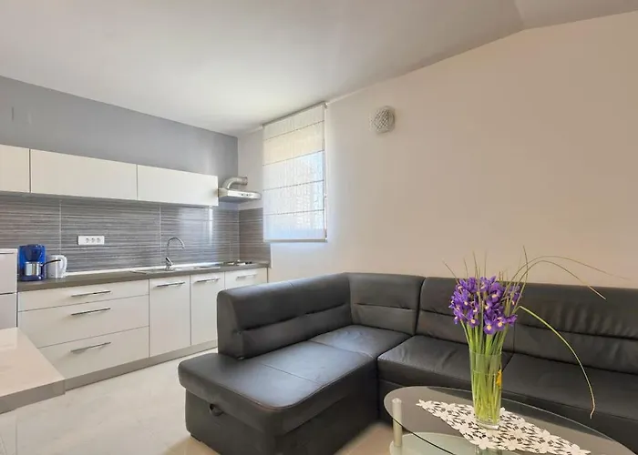 Holiday home Kascuni A2 *